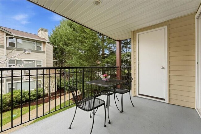 Building Photo - $1,895 • Modern 2BR Condo in Tanasbourne – Garage Included!