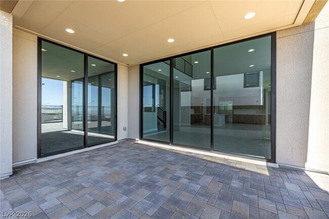 Building Photo - 980 Natural Harmony St