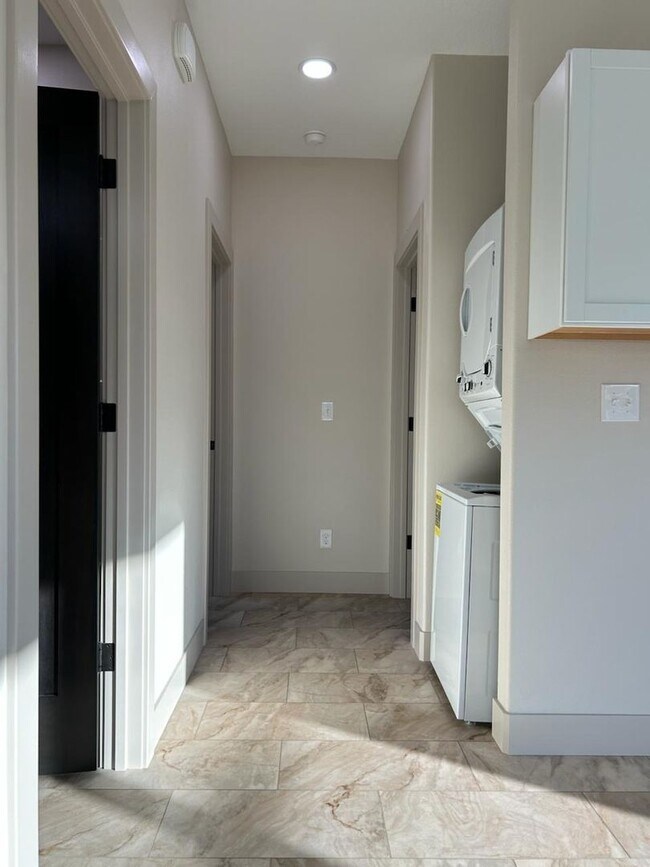 Building Photo - 940 M St SW