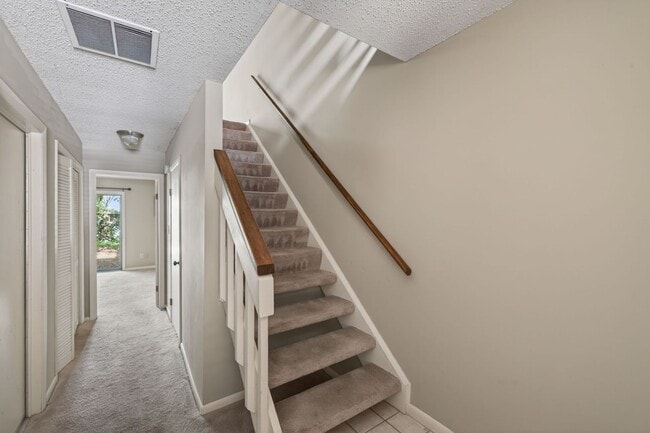 Building Photo - Fabulous Chesapeake Bay Location - Steps to Beach!