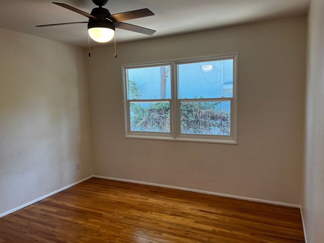 Building Photo - 2 Bedroom 1 Bath Completely Remodeled Apar...