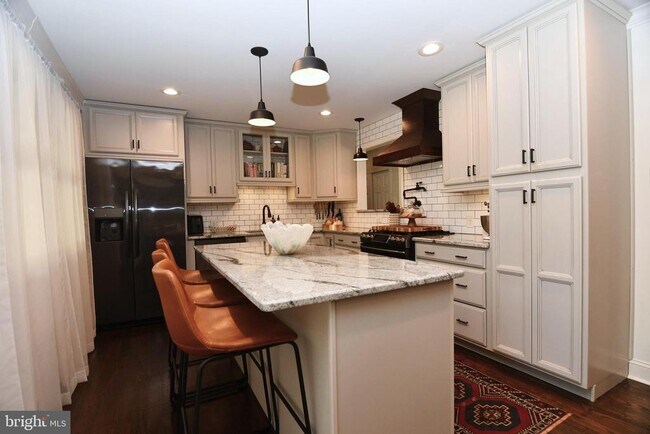 Building Photo - 1 Orchard Ln