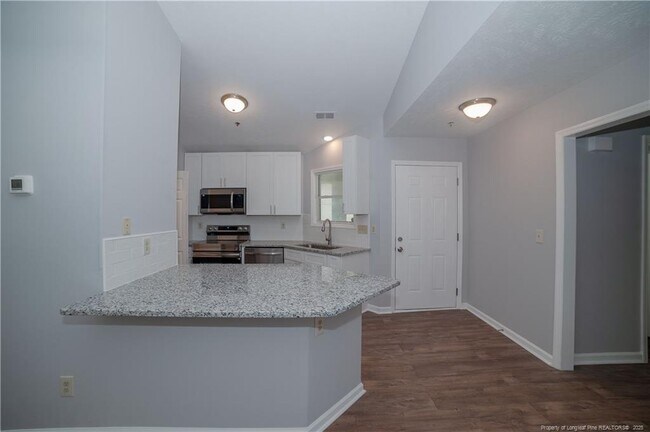 Building Photo - 974 Stewarts Creek Dr