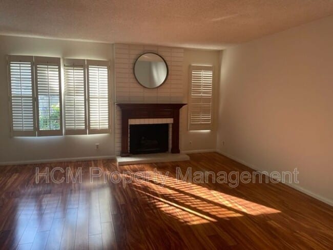 Building Photo - 9 Goldenbush