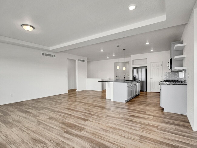 Building Photo - $3,295, 3 bed, 3 bath, located in Erie