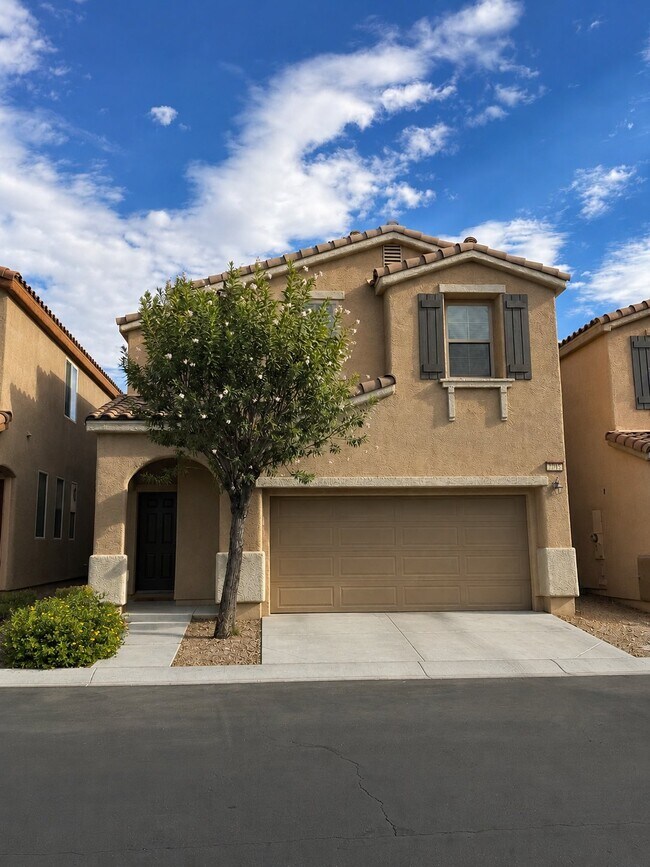 Building Photo - 7718 Jasmine Falls Dr