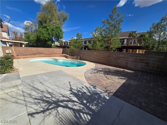 Building Photo - 9893 Canyon Peak Dr