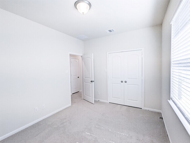 Building Photo - 6303 Prince Pl Dr