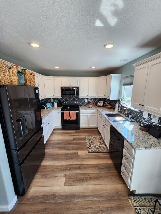 Building Photo - Beautiful 2-Story Home with Finished Basem...