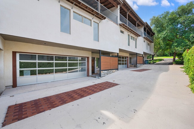 Building Photo - 305 Joliet Ave