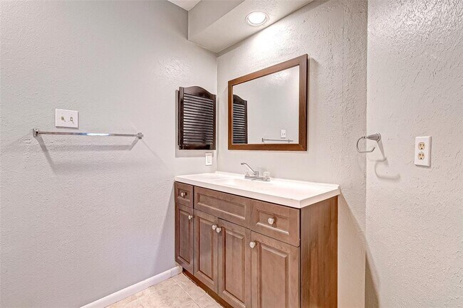 Building Photo - 7983 Kendalia Dr