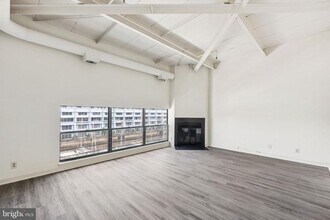 Building Photo - 3 N Christopher Columbus Blvd