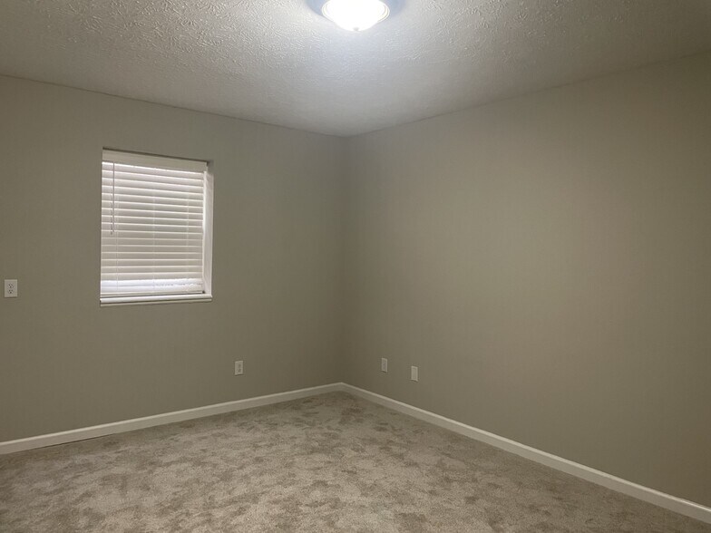 first floor bonus room - 6143 Halton Pl