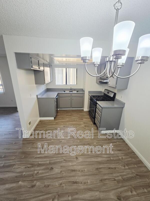 Building Photo - 553 E Orange Grove Ave