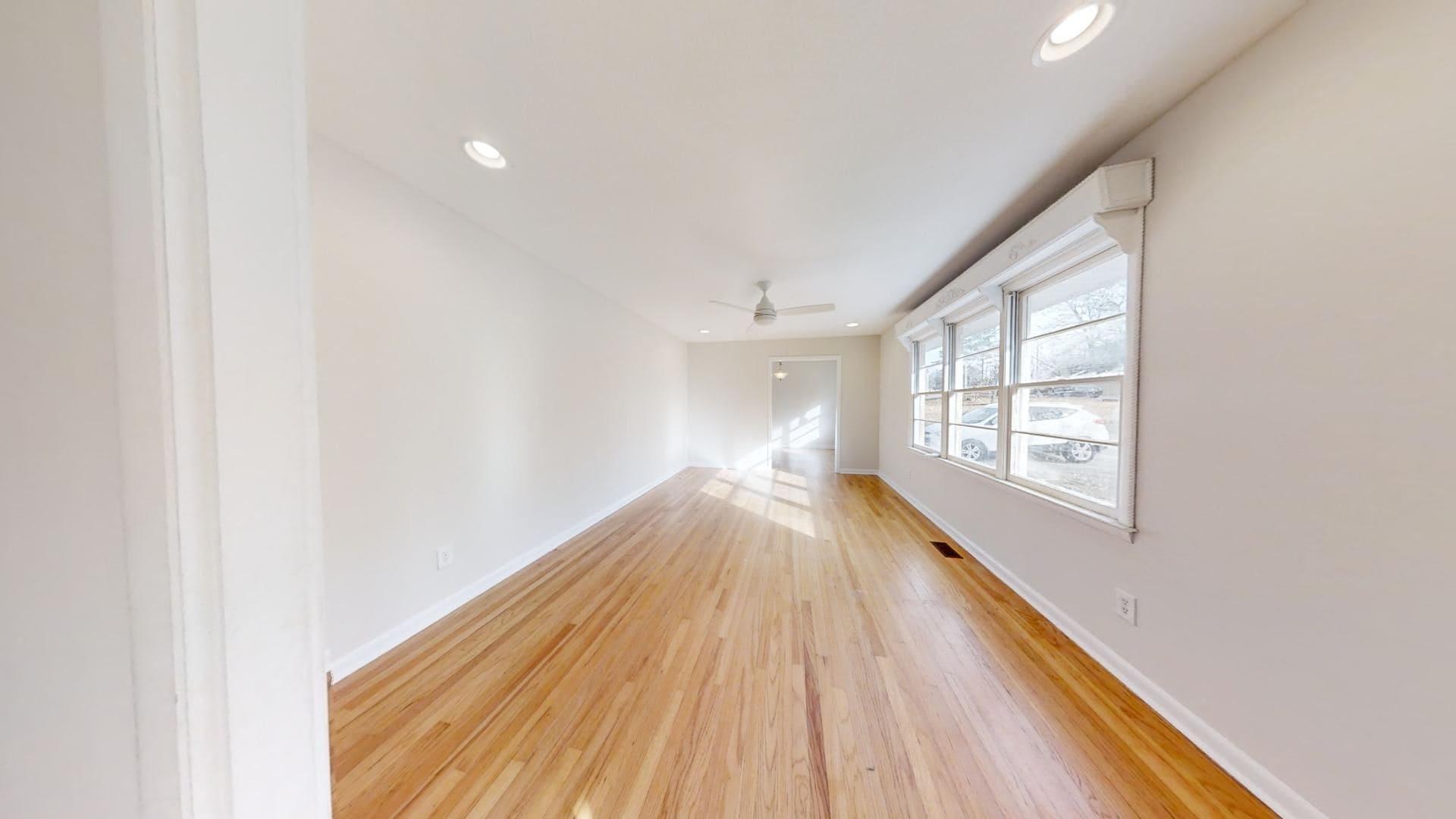 Building Photo - Cute one level home inside the Loop