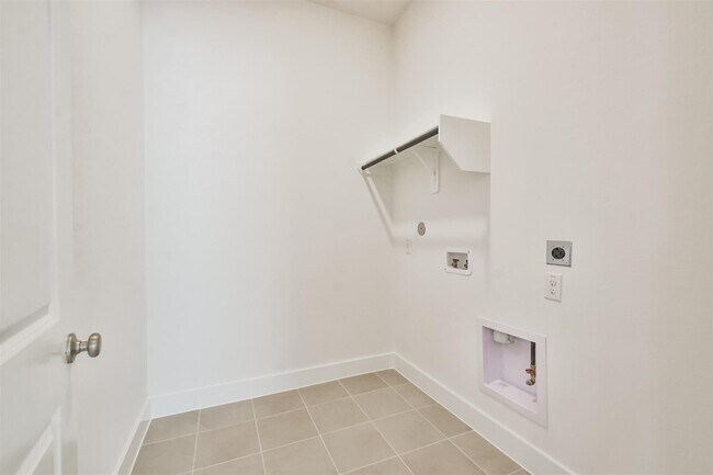 Building Photo - 7216 Stillmeadow Grv Dr