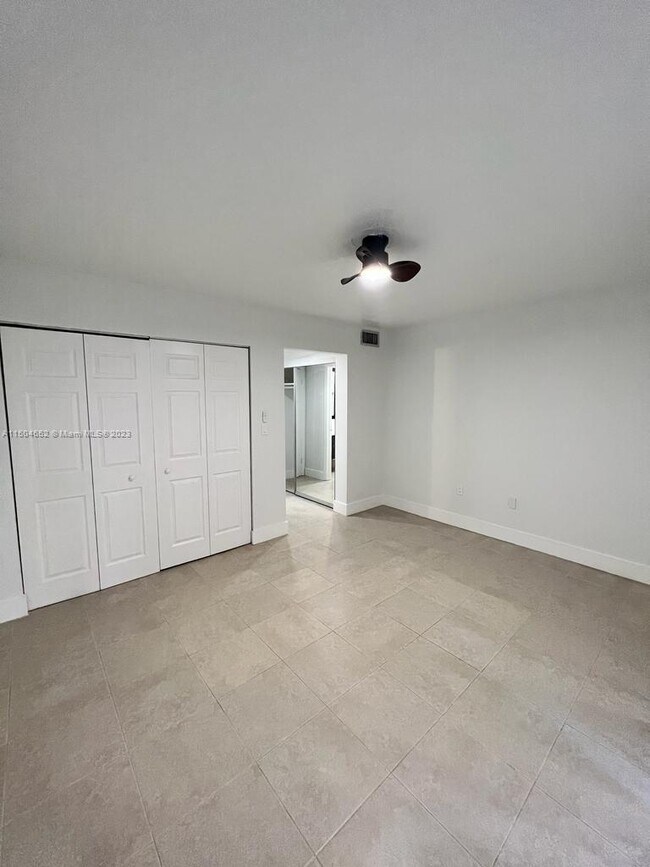 Building Photo - 810 SW 105th Ave
