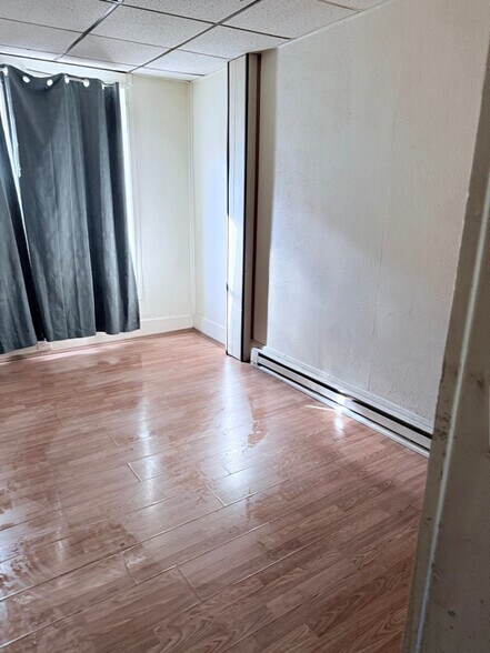 Building Photo - 304 11th St