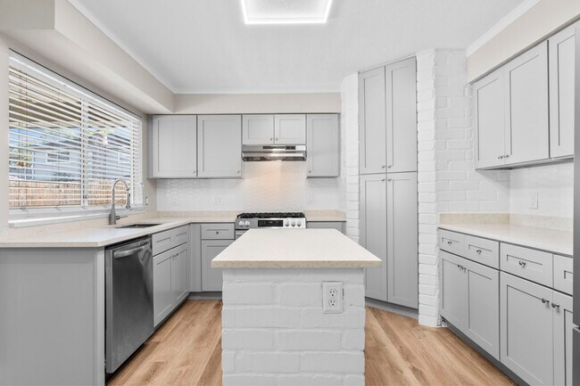 Building Photo - 14007 Overbrook Ln