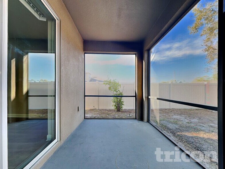 Building Photo - 13811 Newport Shores Dr