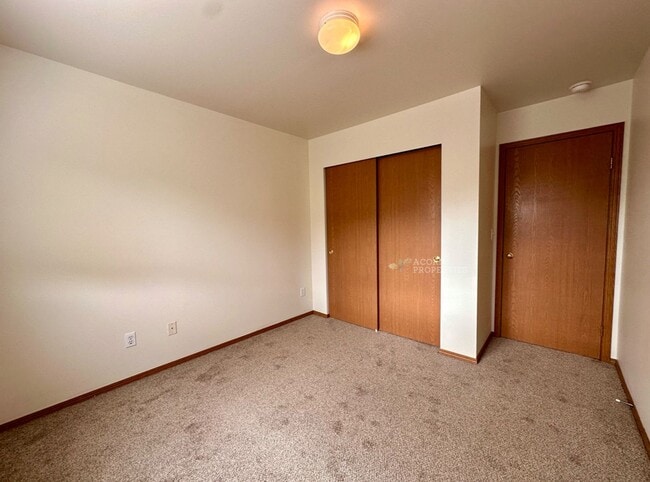 Building Photo - 944 NW Quarterdeck Loop