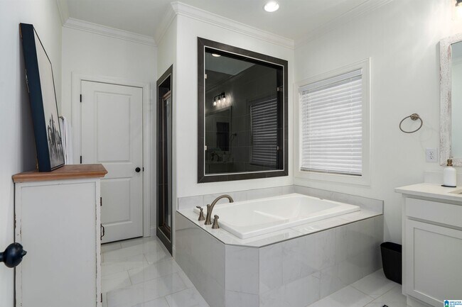 Building Photo - 330330 Kinross Circle
