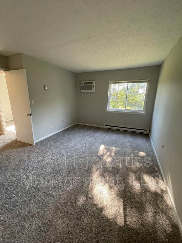 Building Photo - 1180 King Louis Ct