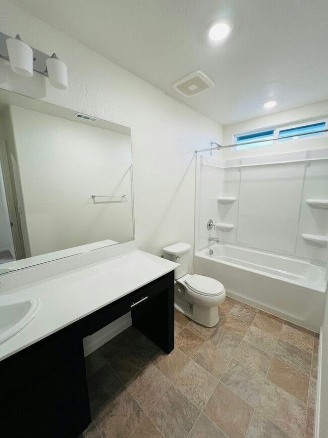 Building Photo - 5433 Riverview Ln