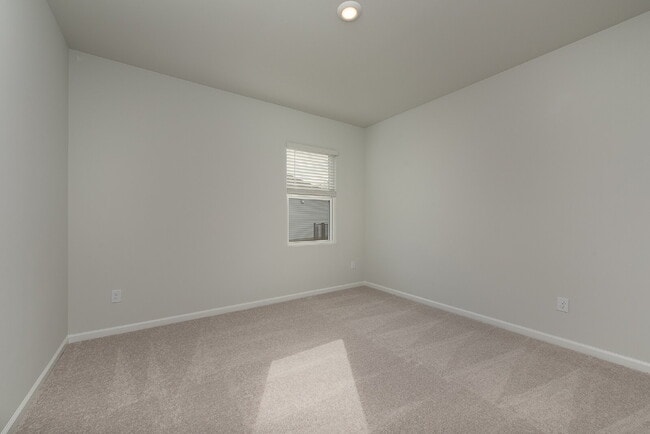 Building Photo - Brand New Build Never Lived In