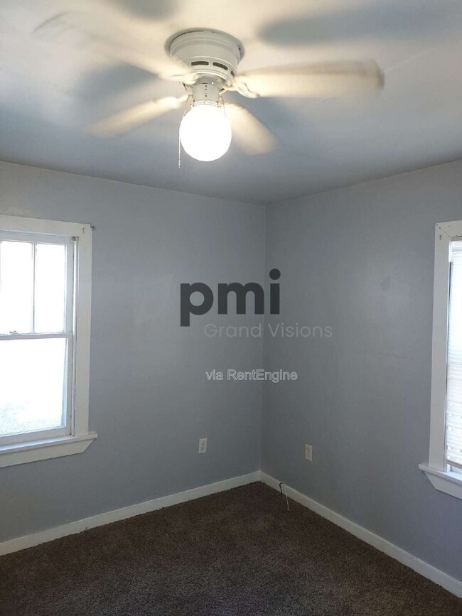 Building Photo - 1312 E Olive St