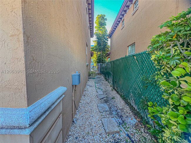 Building Photo - 3850 NE 168th St