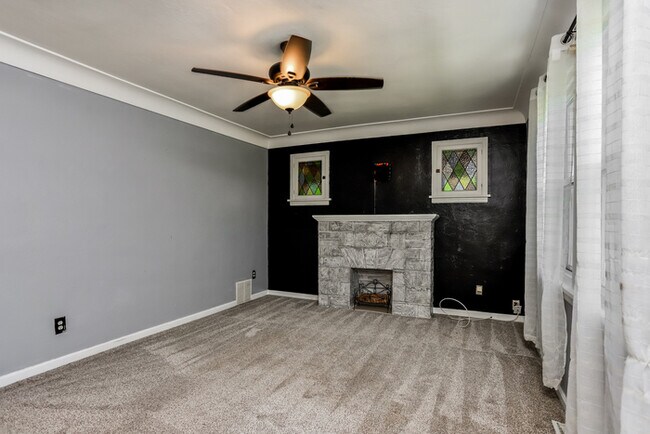Building Photo - Cute 3-Bedroom Home