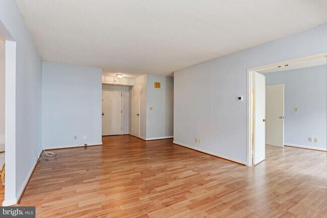 Building Photo - 1805 Crystal Dr
