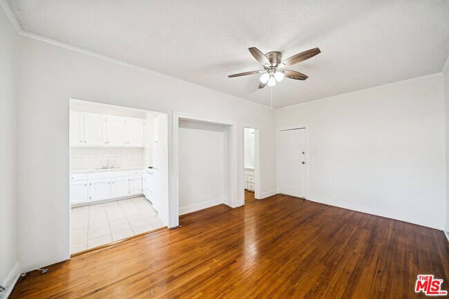 Building Photo - 1267 Vin Scully Ave