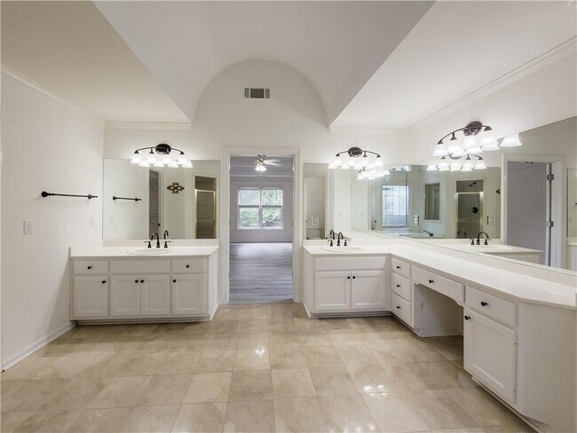 Building Photo - 7335 Craigleith Dr