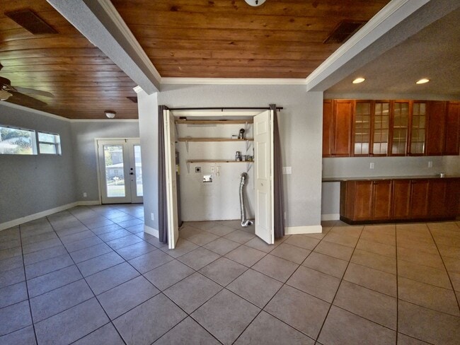 Building Photo - Glimpse Lake Minneola from the heart of do...