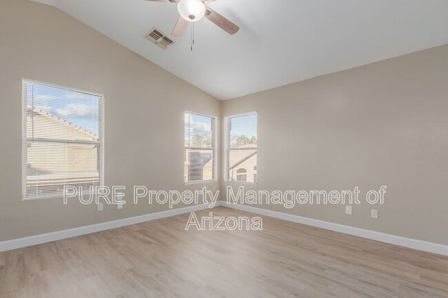 Building Photo - 10512 W Almeria Rd