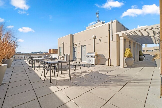 Building Photo - 2 Bed 2 Bath - Mount Vernon Condo - Garage Parking Space Included