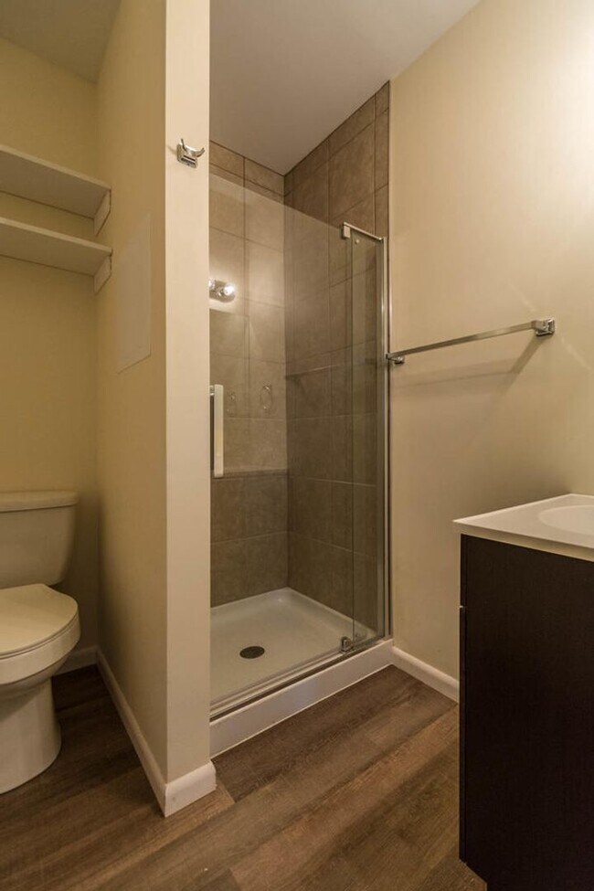 Interior Photo - 406 E 20th