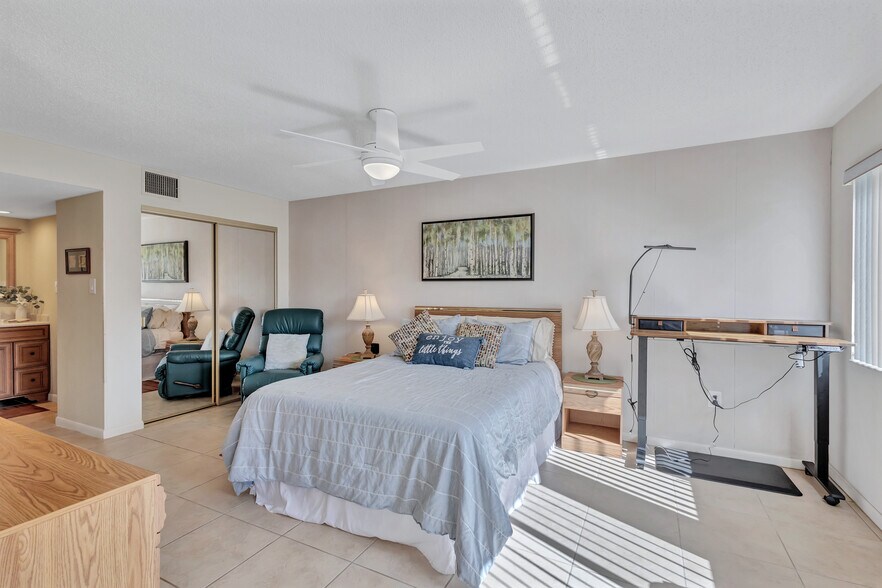 Master Bedroom - 5224 Lake Village Dr