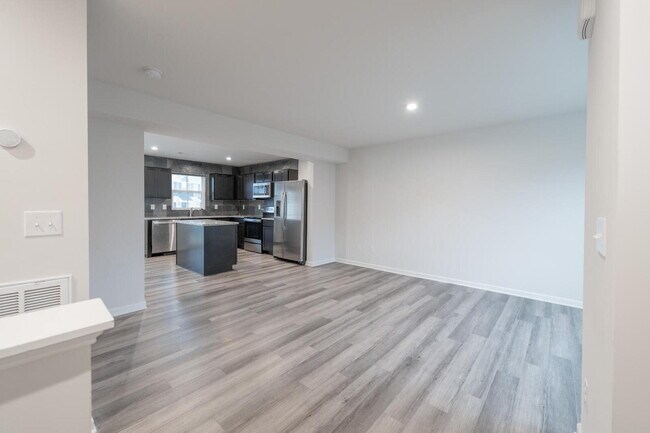 Building Photo - 3 bedroom, 2.5 bathroom townhouse.