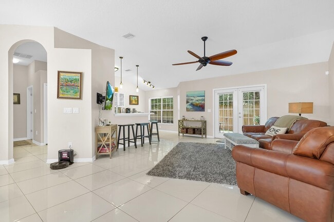 Building Photo - 308 A St