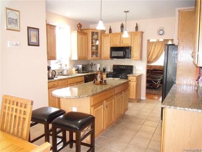 Building Photo - 6 Blackmoor Ct