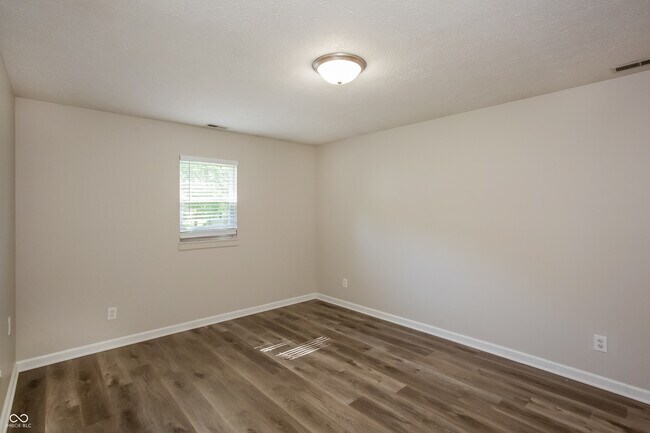 Building Photo - 9033 E 12th St