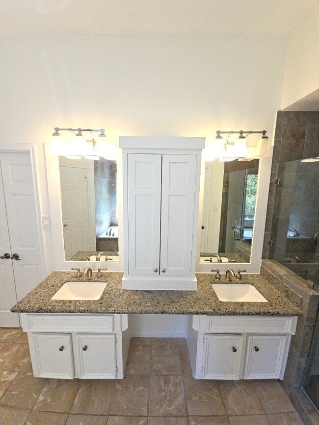 Building Photo - 2502 Fairwind Dr