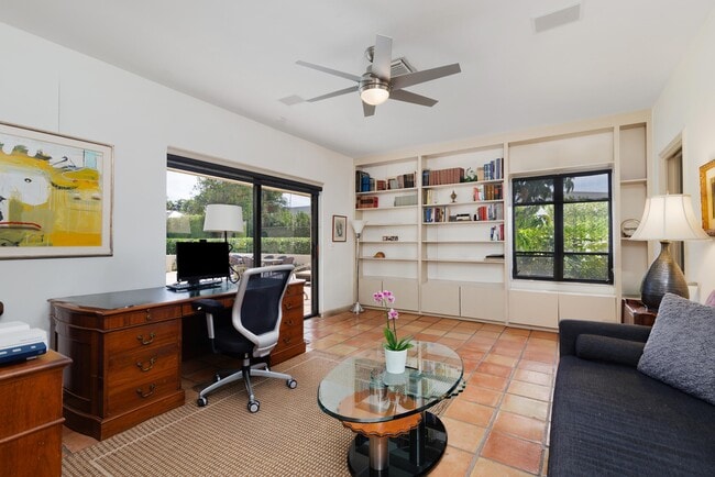 Building Photo - 575 N Lake Wy