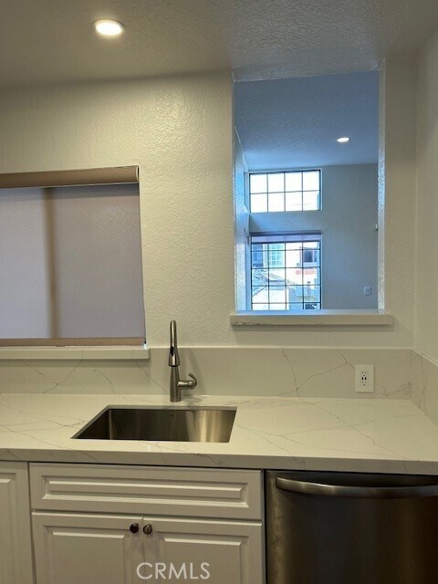 Building Photo - 2601 S Broadmoor Dr