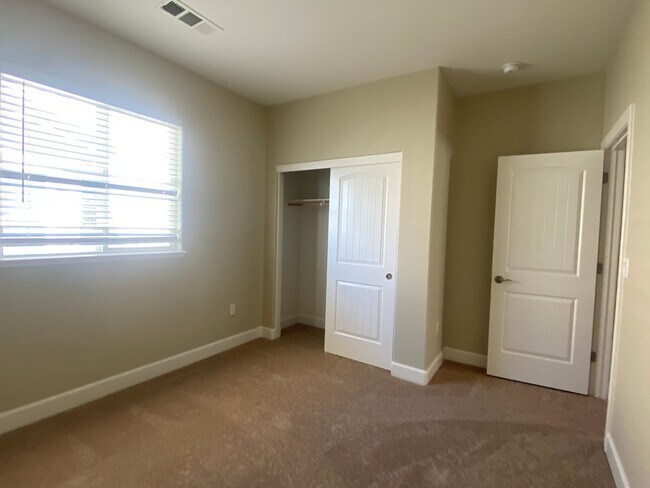 Building Photo - Dublin Ranch 4 Bed & Loft, 3 Bath, close t...