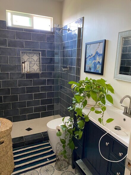 bathroom - 9231 S Harvard Blvd