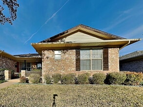 Building Photo - 8322 Lullwater Dr